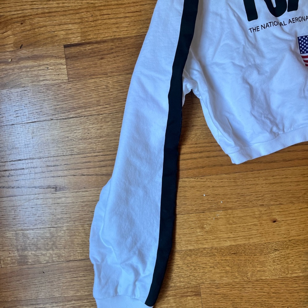 NWOT🪐🪐nasa cropped tee!